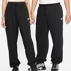 Nike Sportswear Club Fleece Mid-Rise Oversized Sweatpants Joggers Black X-Small
